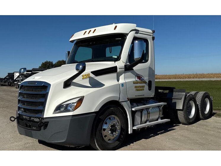 2021 Freightliner Cascadia 126